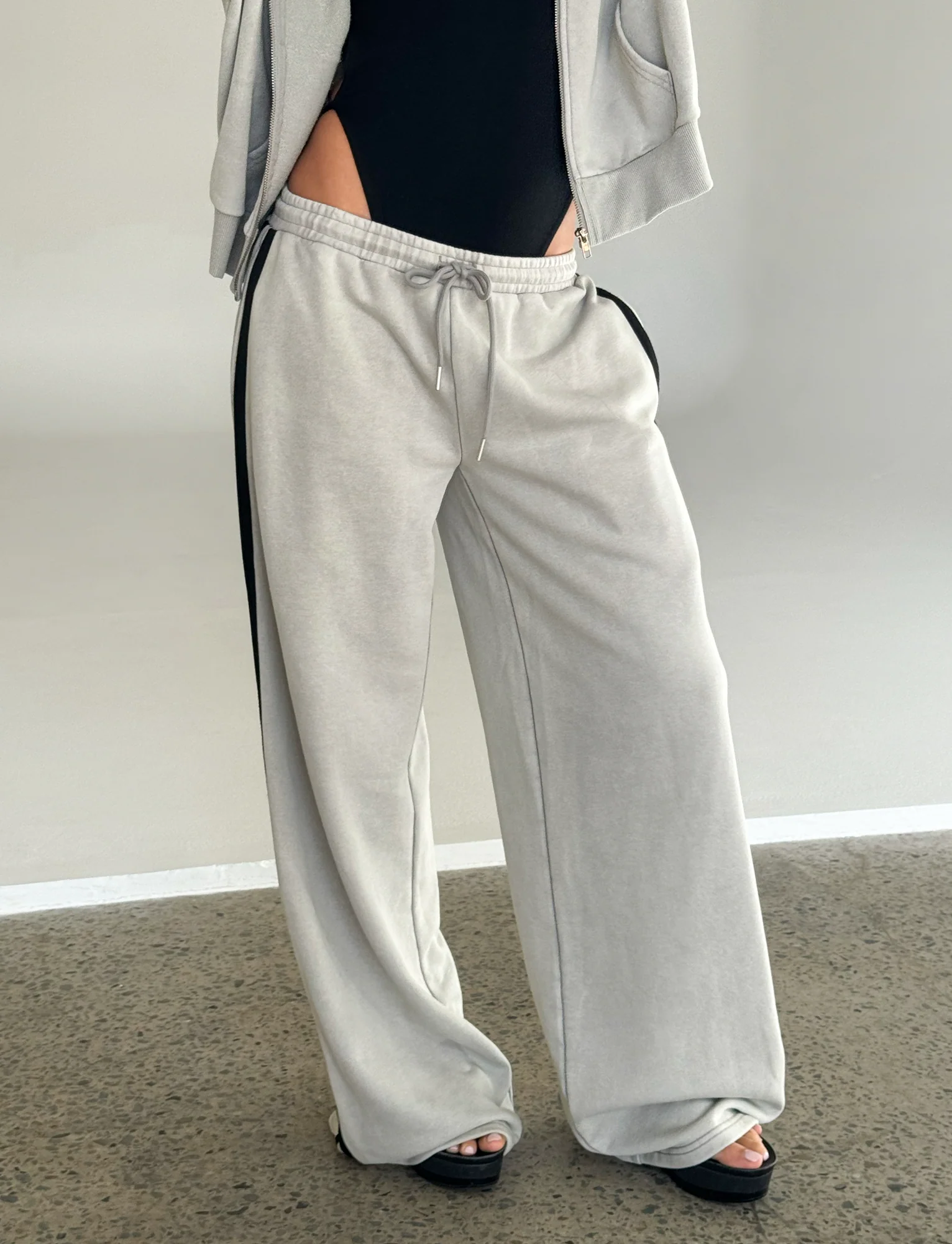 PAYTON TRACKPANT - STONE - Image 3
